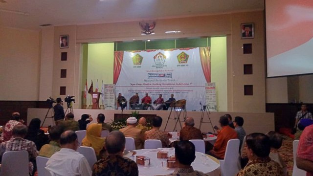 Diskusi polemik di Gedung Konvensi TMPN Kalibata (Foto: Adhim/kumparan)