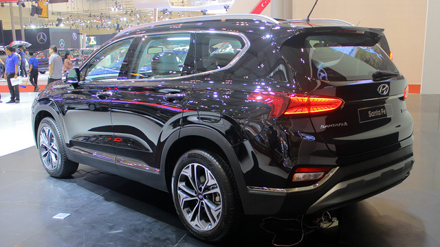 Mobil Hyundai Santa Fe pada pameran GIIAS 2018 di ICE, BSD, Tangerang, Jumat (4/8). (Foto: Alfons Hartanto/kumparan)