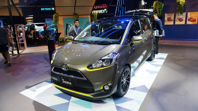 Mobil Toyota New Sienta pada pameran GIIAS 2018 di ICE, BSD, Tangerang, Sabtu (4/8). (Foto: Aditia Noviansyah/kumparan)