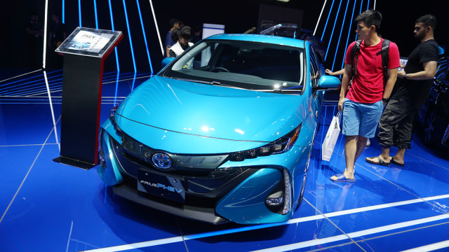 Mobil Toyota Prius PHEV pada pameran GIIAS 2018 di ICE, BSD, Tangerang, Sabtu (4/8). (Foto: Aditia Noviansyah/kumparan)