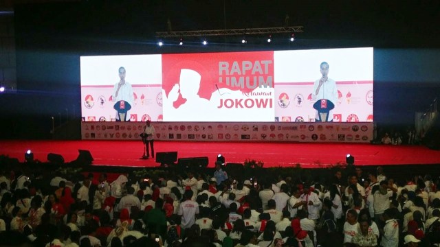 Pidato sambutan Presiden Jokowi dalam rapat umum relawan Jokowi di Sentul, Bogor (Foto: Ricad Saka/kumparan)