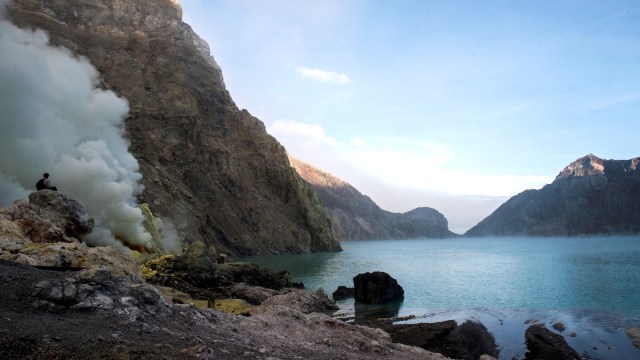 Mendaki Puncak Kawah Ijen Foto: Antara/M Agung Rajasa