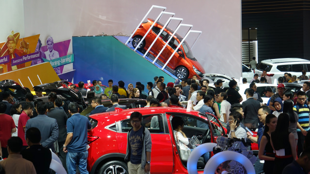 Suasana pada pameran GIIAS 2018 di ICE, BSD, Tangerang, Sabtu (4/8). Foto: Aditia Noviansyah/kumparan