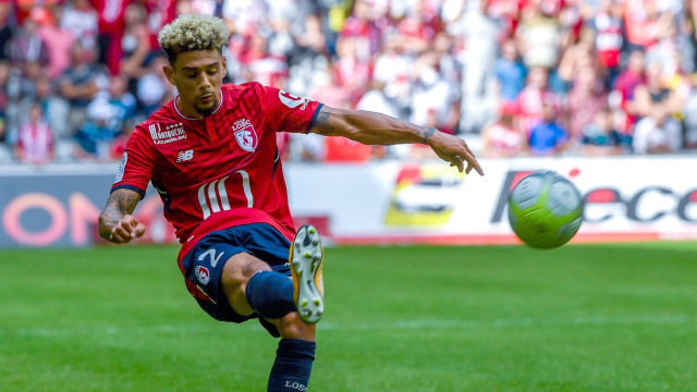 Calon bek anyar Napoli, Kevin Malcuit. (Foto: AFP/Philippe Huguen)