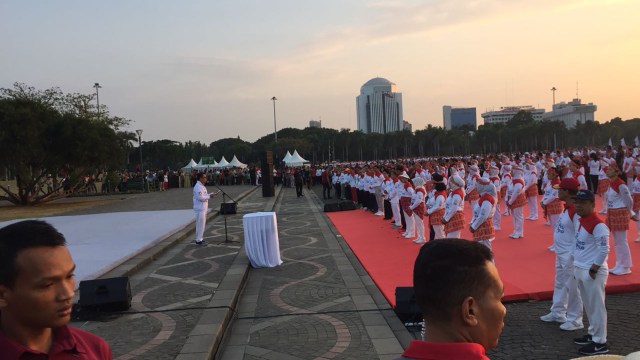 Pemecahan rekor dunia nari poco-poco di Monas. (Foto: Raga Imam/kumparan)