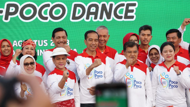 Pemecahan Rekor Dunia Menari Poco-Poco di Monas. (Foto: Jamal Ramadhan/kumparan)