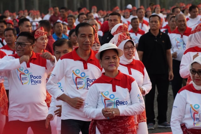Pemecahan Rekor Dunia Menari Poco-Poco di Monas (Foto: Jamal Ramadhan/kumparan)