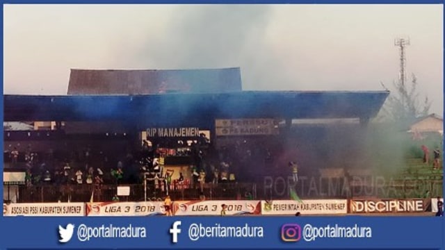 Suporter Ricuh dan Main Api Warnai Kekalahan Perssu vs PS Badung Bali di Sumenep (1)