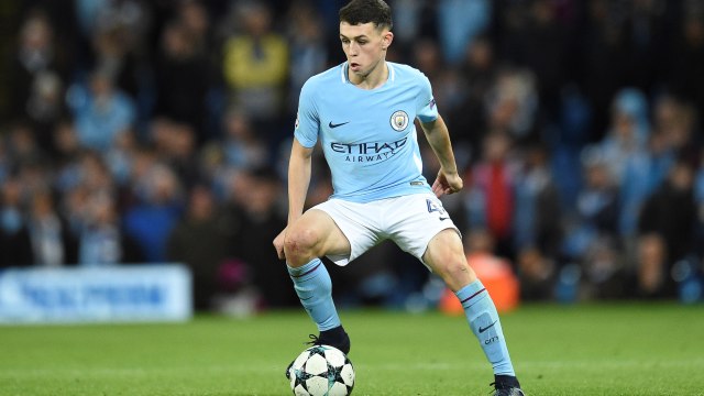 Aksi Foden di Liga Champions musim 2017/18. (Foto: Oli SCARFF / AFP)
