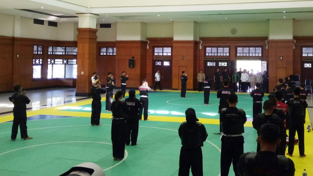 Presiden Joko Widodo meninjau Venue Pencak Silat Asian Games di TMII, Jakarta, Senin (6/8). (Foto: Jihad Akbar/kumparan)