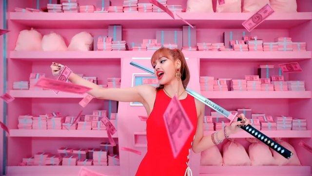 Yuk Intip Perubahan Warna Rambut Lisa BLACKPINK dari Masa ke Masa!