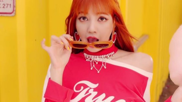 Yuk Intip Perubahan Warna Rambut Lisa BLACKPINK dari Masa ke Masa! (4)