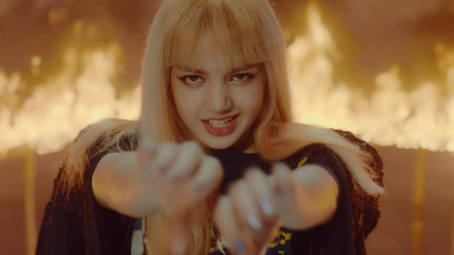 Yuk Intip Perubahan Warna Rambut Lisa BLACKPINK dari Masa ke Masa! (3)