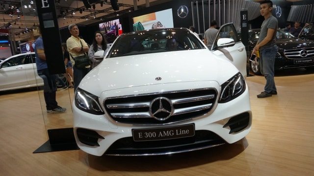 Mercedes Benz  E 300 AMG Line di pameran otomotif GIIAS 2018, ICE BSD, Tangerang, Senin (6/8). Foto: Iqbal Firdaus/kumparan