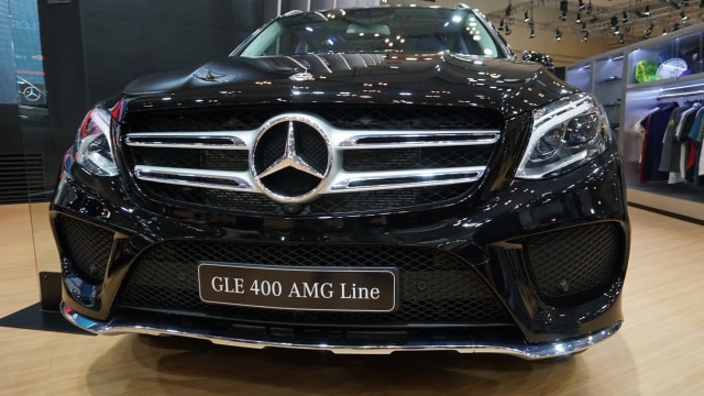 Tampak depan mobil Mercedes Benz GLE 400 AMG Line di pameran otomotif GIIAS 2018, ICE BSD, Tangerang, Senin (6/8). (Foto: Iqbal Firdaus/kumparan)