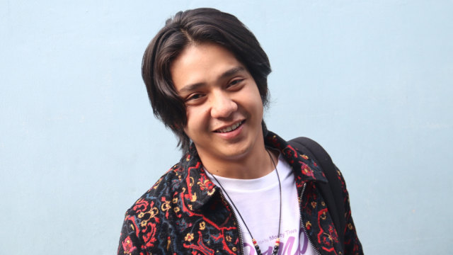 Diskotekalarda yalangoch qizlarning fotosuratlari