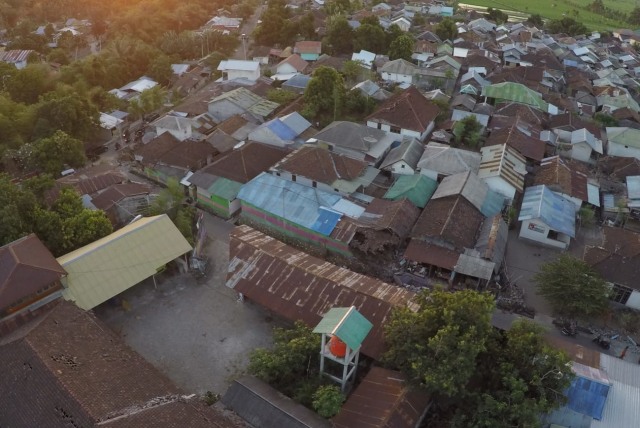 Penampakan foto udara Dusun Lading-lading, Desa Tanjung, Kecamatan Tanjung, Kabupaten Lombok Utara, Nusa Tenggara Barat, Senin (6/8). (Foto: Jamal Ramadhan/kumparan)