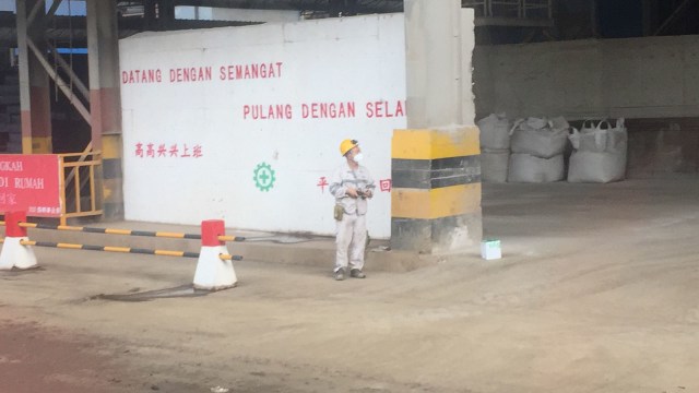 Suasana pekerja di kawasan PT Indonesia Morowali Industrial Park (IMIP) (Foto: Fachrul Irwinsyah/kumparan)