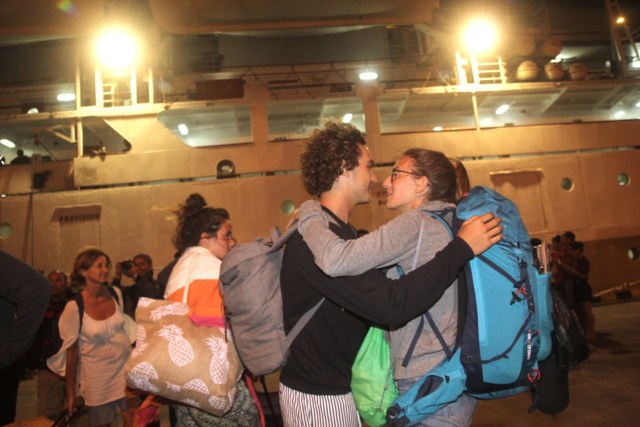 Evakuasi wisatawan dari Gili yang tiba di Pelabuhan Benoa, Bali (Foto: Kanal Bali)
