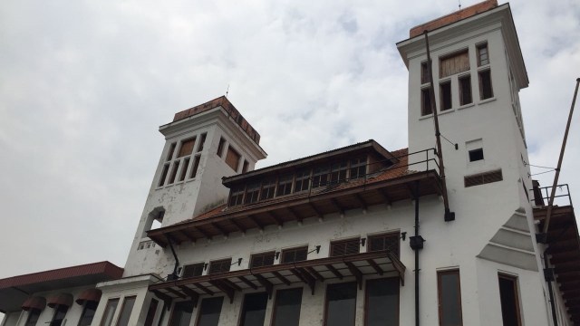 Gedung Cipta Niaga di Kota Tua, Lokasi kejadian seorang wisatawan jatuh dari ketinggian, Selasa (7/8). (Foto: Ferry/kumparan)