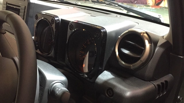 Desain bingkai spidometer Suzuki Jimny (Foto: Aditya Pratama Niagara/kumparanOTO)
