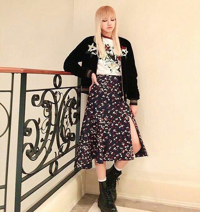 Gaya Lisa Blackpink - Edgy (Foto: IG: @lisa.blackpink)
