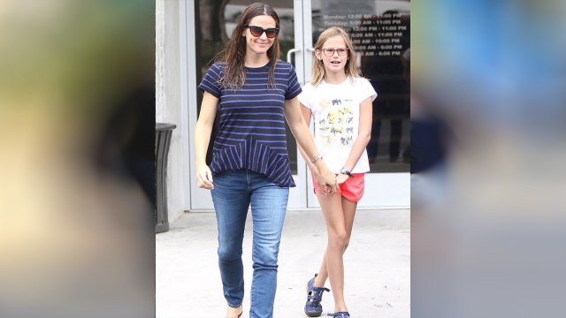 Jennifer Garner dan Violet Affleck. (Foto: Instagram @justjengarner)