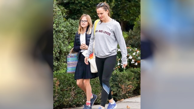 Jennifer Garner dan Violet Affleck. (Foto: Instagram @justjengarner)