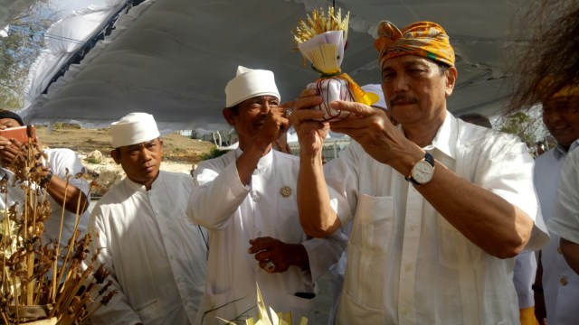 Menteri Koordinator Bidang Kemaritiman Luhut Binsar Panjaitan ditemui di GWK usai upacara melaspas, Rabu (8/8). (Foto: Cisilia Agustina Siahaan/kumparan)