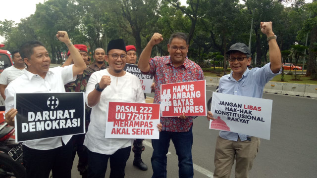 Effendi Ghazali, Dahnil Azhar, Teguh Santosa, Rocky Gerung di demo tolak ambang batas capres (Foto: Maulana Ramadhan/kumparan)