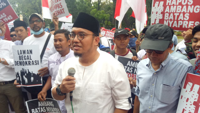 Dahnil Azhar dan Rocky Gerung di demo tolak ambang batas capres (Foto: Maulana Ramadhan/kumparan)