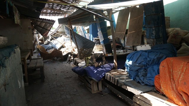 Kondisi Pasar di Kecamatan Tanjung, Kab. Lombok Utara, pascagempa, Rabu (08/08/2018). (Foto: Jamal Ramadhan/kumparan)