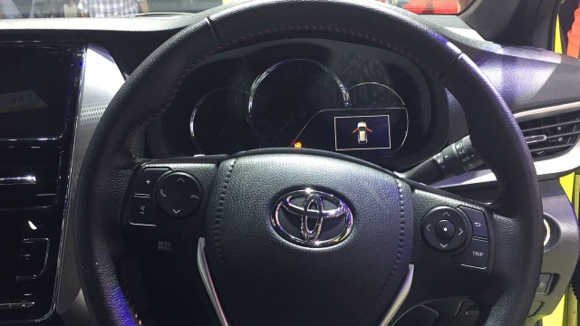 Tombol pengaturan setir pada Toyota Yaris (Foto: Aditya Pratama Niagara/kumparanOTO)