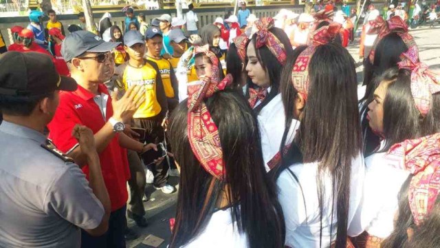 Panitia Bubarkan Regu Waria Ikuti Gerak Jalan