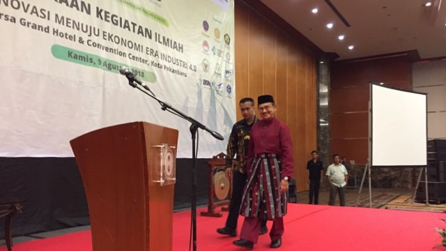 Presiden ketiga RI BJ Habibi menhadiri acara Hari Kebangkitan Teknologi Nasional di Pekanbaru, Riau, Kamis (9/8/2018). (Foto: Paulina Herasmaranindar/kumparan)