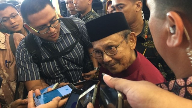 Presiden ketiga RI BJ Habibi menhadiri acara Hari Kebangkitan Teknologi Nasional di Pekanbaru, Riau, Kamis (9/8/2018). (Foto: Paulina Herasmaranindar/kumparan)