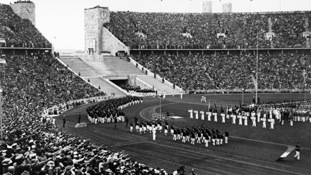 Upacara pembukaan Olimpiade 1936 di Olympiastadion Berlin. (Foto: AFP)