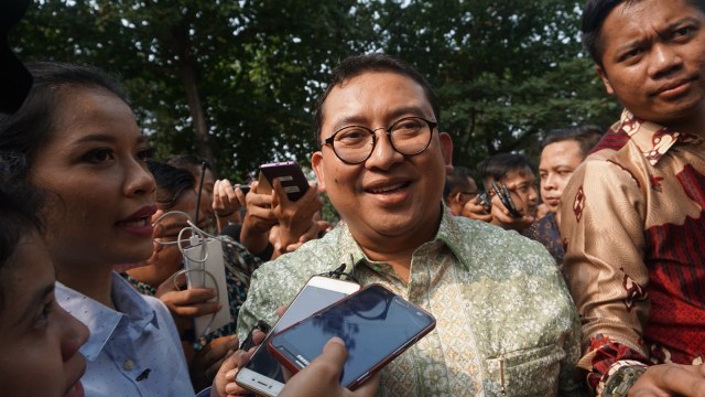 Fadli Zon meninggalkan kediaman Prabowo di Kertanegara, Jakarta, Kamis (9/8). (Foto: Fanny Kusumawardhani/kumparan)