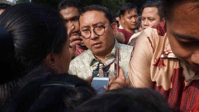 Fadli Zon meninggalkan kediaman Prabowo di Kertanegara, Jakarta, Kamis (9/8). (Foto: Fanny Kusumawardhani/kumparan)