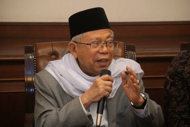Konferensi pers KH Ma'ruf Amin usai ditunjuk sebagai cawapres mendampingin Jokowi, Kamis (9/8/2018). (Foto: Nugroho Sejati/kumparan)