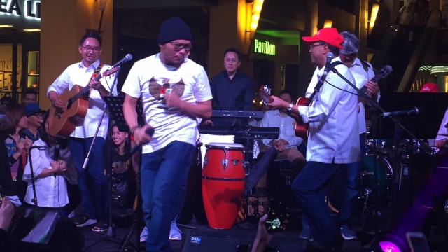 Elek Yo Band di Panggung Konser Kepedulian untuk Lombok, Jakarta Selatan, Kamis (9/8/18). (Foto: Giovanni/kumparan)