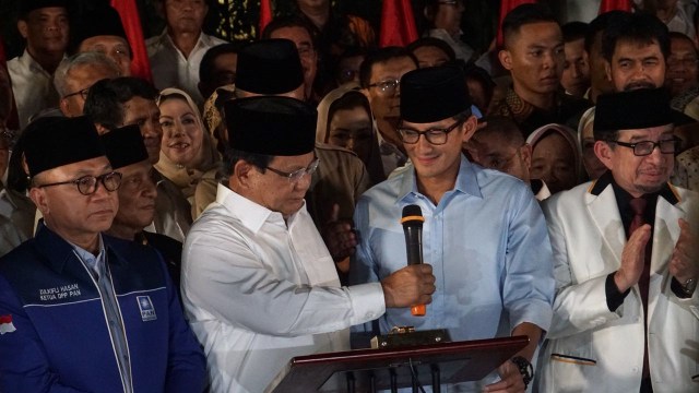 Deklarasi Prabowo-Sandiaga sebagai capres cawapres 2019 di kediaman Ketua Umum Gerindra Prabowo Subianto, Kertanegara, Jakarta Selatan, Kamis (9/8/18). (Foto: Fanny Kusumawardhani/kumparan)