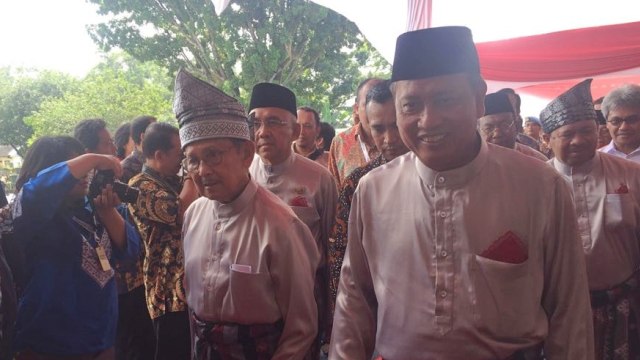 BJ Habibie dan Menristekdikti Mohammad Nasir hadiri Hari Puncak Hakteknas, Jumat (10/8/2018). (Foto: Paulina Herasmaranindar/kumparan)