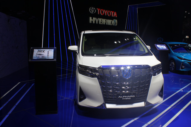 Toyota Alphard Hybrid (Foto: Alfons Hartanto/kumparan)