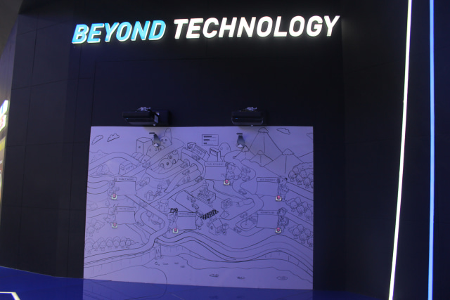 Papan Interaktif teknologi kendaraan listrik di GIIAS 2018 (Foto: Alfons Hartanto/kumparan)