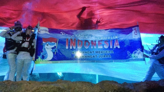 Marsha Aruan bersiap memasuki Main Aquarium Seaworld, Jumat (10/8). (Foto: Helinsa Rasputri/kumparan)
