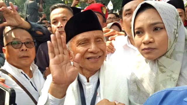 Amien Rais tiba di KPU, Jumat (10/8/2018). (Foto: Nabilla Fatiara/kumparan)