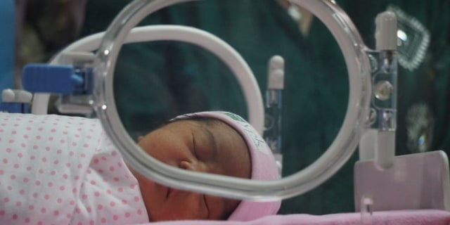 Sedah Mirah Nasution, putri pertama Kahiyang Ayu dan Bobby Nasution di RS YPK Mandiri, Jakarta, Jumat (3/8). (Foto: Nugroho Sejati/kumparan)