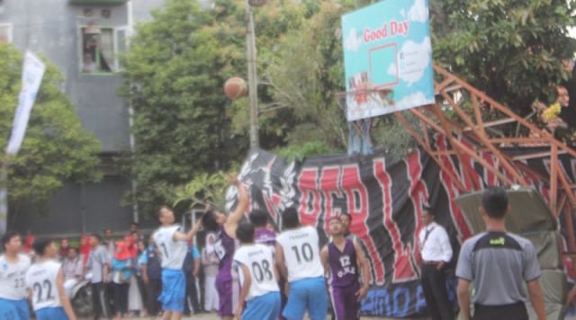 Puluhan SMA/SMK Probolinggo Ramaikan Kejuaraan Bola Basket Kadispora Cup 2018