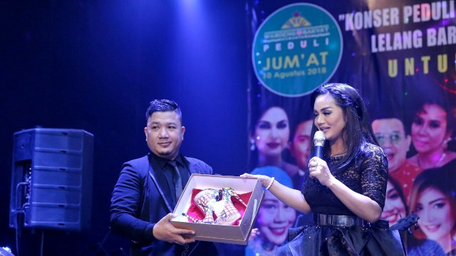 Krisdayanti di Konser Peduli Gempa Lombok di Bekasi, Jumat (10/8/2018). (Foto: Maria Gabrielle Putrinda/kumparan)